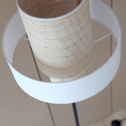 TEXA - Lampadaire blanc en rotin et coton - 38x160 cm